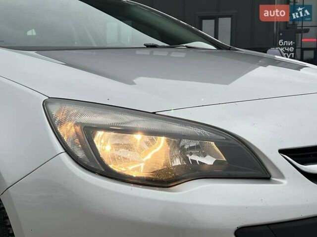 Серый Опель Астра, объемом двигателя 1.7 л и пробегом 330 тыс. км за 4000 $, фото 11 на Automoto.ua