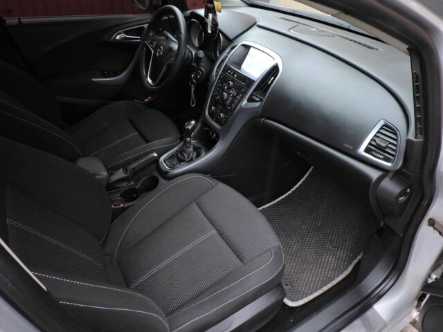 Серый Опель Астра, объемом двигателя 1.7 л и пробегом 391 тыс. км за 7500 $, фото 8 на Automoto.ua