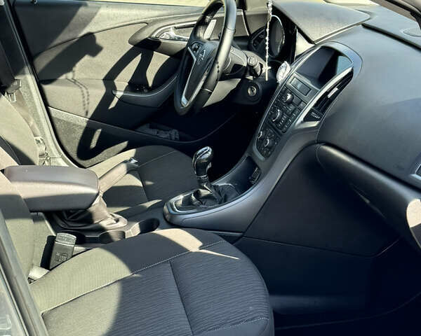 Сірий Опель Астра, об'ємом двигуна 1.7 л та пробігом 256 тис. км за 7000 $, фото 23 на Automoto.ua