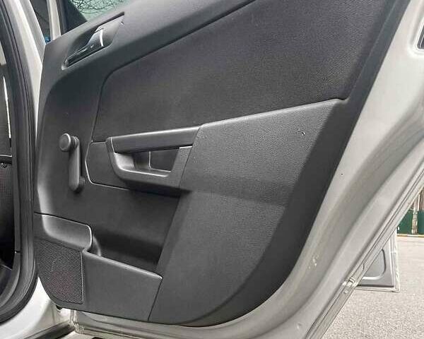 Серый Опель Астра, объемом двигателя 1.6 л и пробегом 235 тыс. км за 6299 $, фото 28 на Automoto.ua