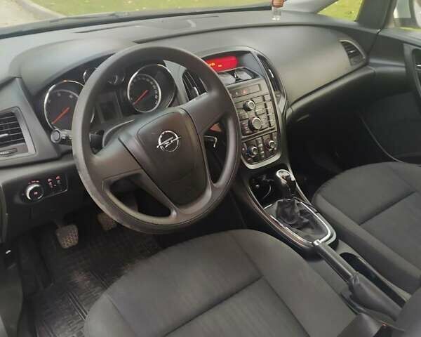 Серый Опель Астра, объемом двигателя 1.7 л и пробегом 207 тыс. км за 7200 $, фото 4 на Automoto.ua