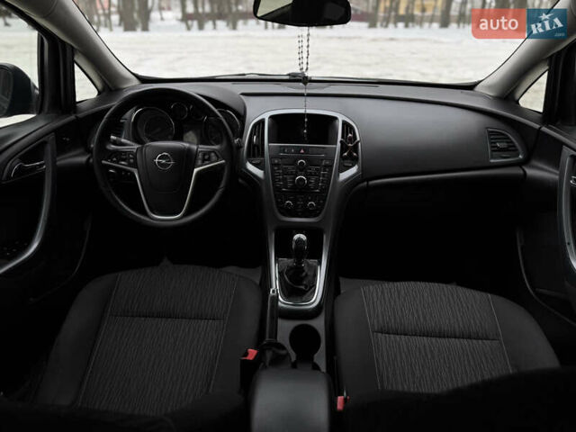 Серый Опель Астра, объемом двигателя 1.7 л и пробегом 263 тыс. км за 6700 $, фото 37 на Automoto.ua