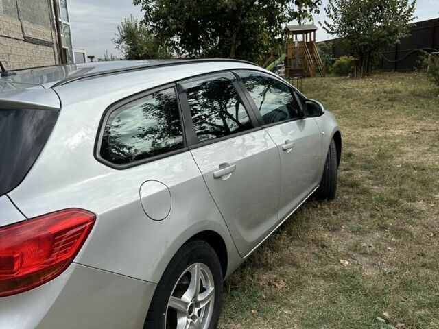 Серый Опель Астра, объемом двигателя 1.7 л и пробегом 277 тыс. км за 6300 $, фото 3 на Automoto.ua