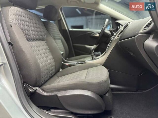 Серый Опель Астра, объемом двигателя 1.7 л и пробегом 208 тыс. км за 8800 $, фото 13 на Automoto.ua