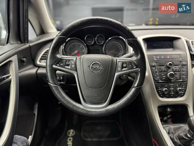 Серый Опель Астра, объемом двигателя 1.7 л и пробегом 208 тыс. км за 8800 $, фото 10 на Automoto.ua