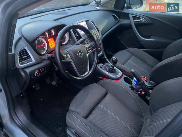 Серый Опель Астра, объемом двигателя 1.7 л и пробегом 320 тыс. км за 6700 $, фото 7 на Automoto.ua