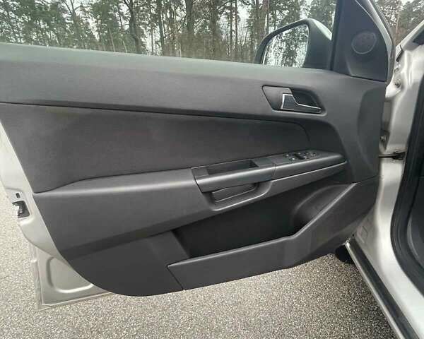 Серый Опель Астра, объемом двигателя 1.6 л и пробегом 235 тыс. км за 6299 $, фото 16 на Automoto.ua