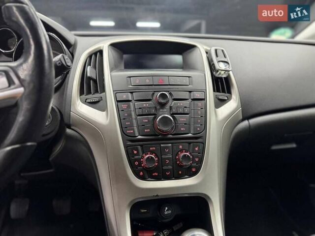 Серый Опель Астра, объемом двигателя 1.7 л и пробегом 208 тыс. км за 8800 $, фото 11 на Automoto.ua