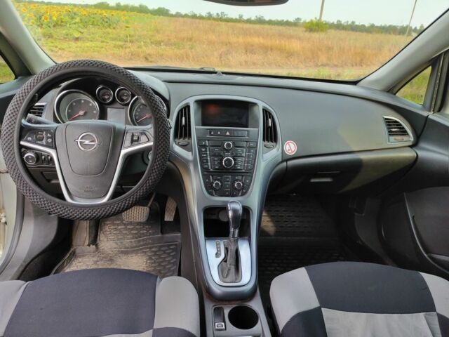 Серый Опель Астра, объемом двигателя 2 л и пробегом 288 тыс. км за 7600 $, фото 11 на Automoto.ua