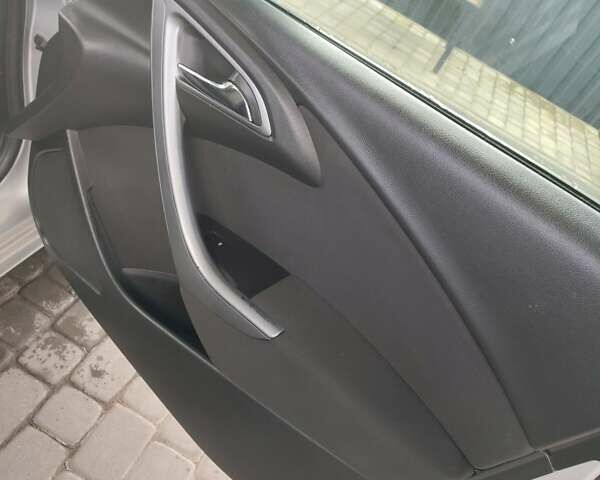 Опель Астра 2013 в Староконстантинов на Automoto.ua Серый Опель Астра, объемом двигателя 1.7 л и пробегом 276 тыс. км за 7000 $, фото 1 на Automoto.ua