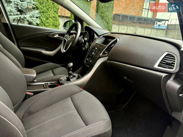 Опель Астра 2013 в Ровно на Automoto.ua Серый Опель Астра, объемом двигателя 2 л и пробегом 224 тыс. км за 7999 $, фото 26 на Automoto.ua
