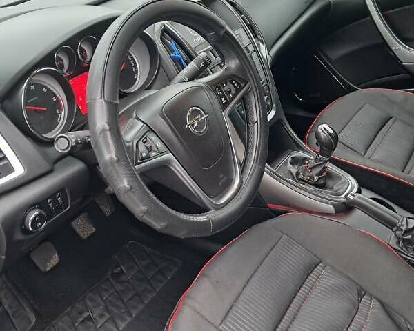 Серый Опель Астра, объемом двигателя 1.7 л и пробегом 232 тыс. км за 8500 $, фото 6 на Automoto.ua