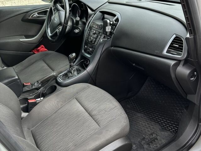 Серый Опель Астра, объемом двигателя 1.7 л и пробегом 277 тыс. км за 6300 $, фото 8 на Automoto.ua