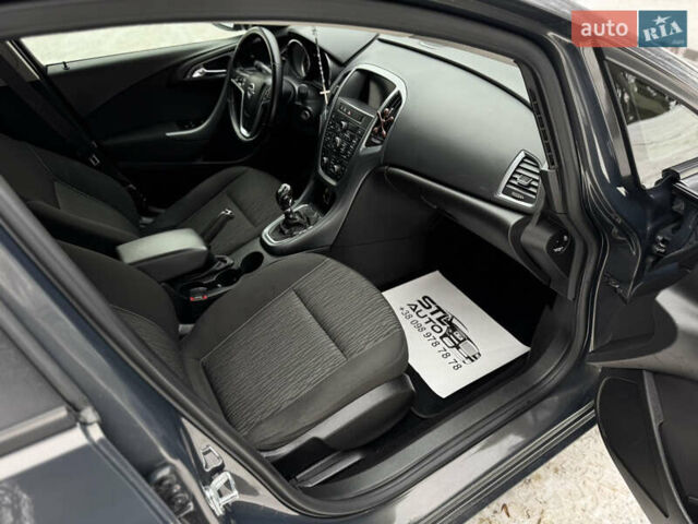 Серый Опель Астра, объемом двигателя 1.7 л и пробегом 263 тыс. км за 6700 $, фото 31 на Automoto.ua