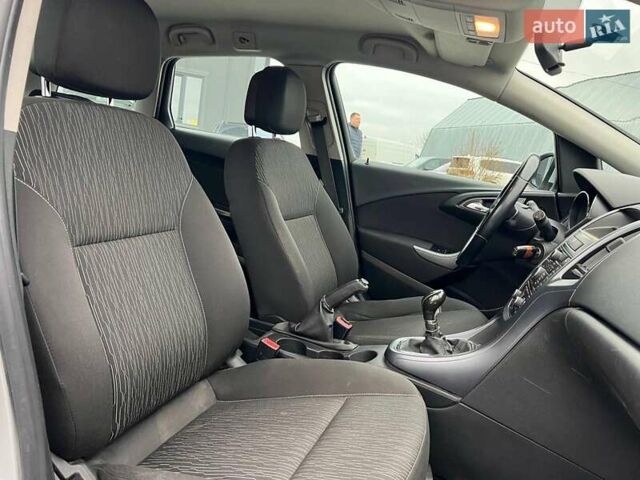 Серый Опель Астра, объемом двигателя 1.7 л и пробегом 330 тыс. км за 4000 $, фото 37 на Automoto.ua