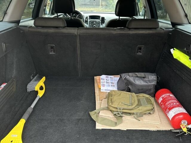 Серый Опель Астра, объемом двигателя 1.7 л и пробегом 277 тыс. км за 6300 $, фото 11 на Automoto.ua