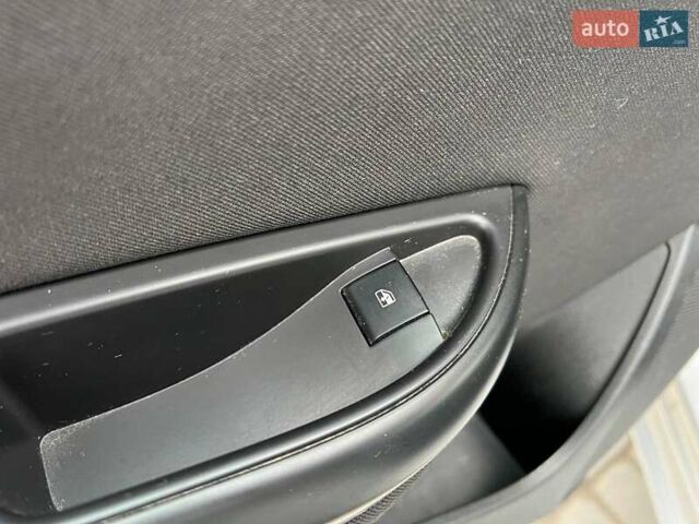 Серый Опель Астра, объемом двигателя 1.7 л и пробегом 330 тыс. км за 4000 $, фото 33 на Automoto.ua