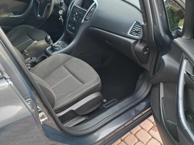 Серый Опель Астра, объемом двигателя 1.7 л и пробегом 214 тыс. км за 8499 $, фото 1 на Automoto.ua