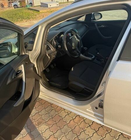 Серый Опель Астра, объемом двигателя 1.7 л и пробегом 292 тыс. км за 7350 $, фото 7 на Automoto.ua