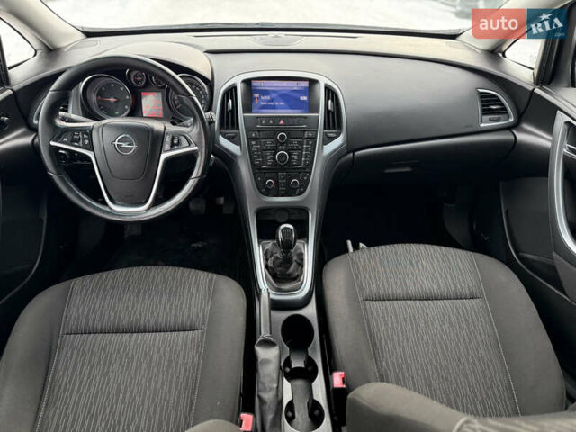 Серый Опель Астра, объемом двигателя 1.7 л и пробегом 165 тыс. км за 7500 $, фото 14 на Automoto.ua
