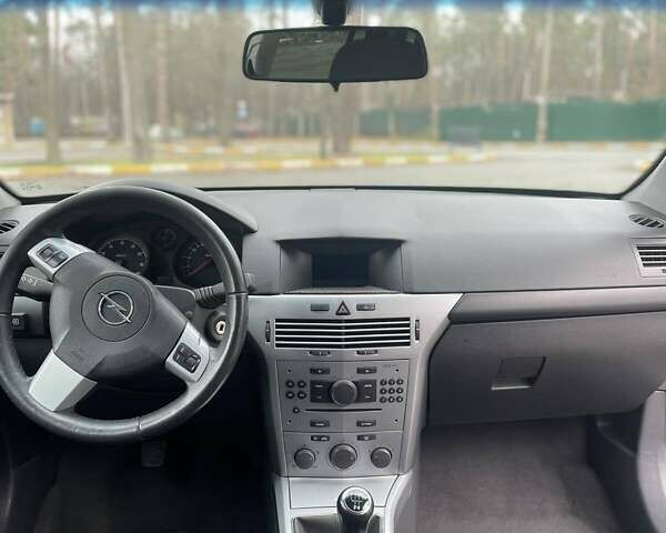 Серый Опель Астра, объемом двигателя 1.6 л и пробегом 235 тыс. км за 6299 $, фото 19 на Automoto.ua