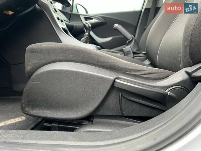 Серый Опель Астра, объемом двигателя 1.7 л и пробегом 330 тыс. км за 4000 $, фото 18 на Automoto.ua