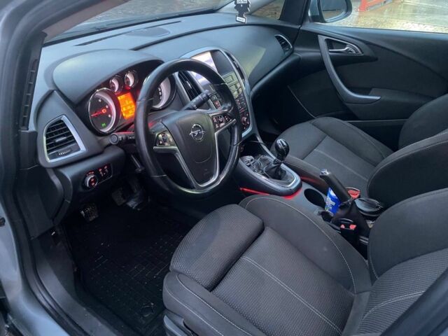 Серый Опель Астра, объемом двигателя 1.7 л и пробегом 320 тыс. км за 6700 $, фото 7 на Automoto.ua