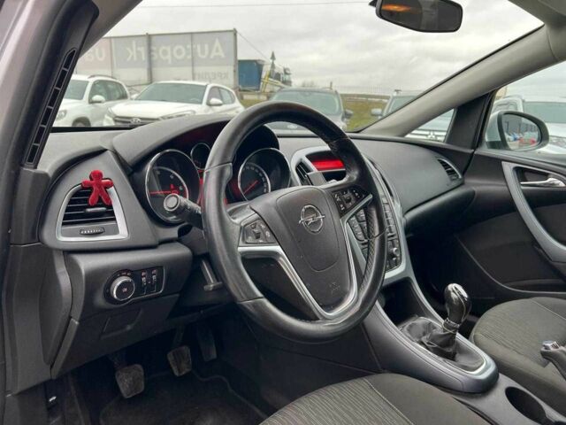 Серый Опель Астра, объемом двигателя 1.7 л и пробегом 330 тыс. км за 5990 $, фото 16 на Automoto.ua