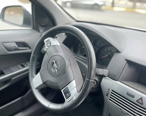 Серый Опель Астра, объемом двигателя 1.6 л и пробегом 235 тыс. км за 6299 $, фото 20 на Automoto.ua