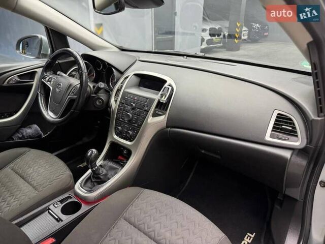 Серый Опель Астра, объемом двигателя 1.7 л и пробегом 208 тыс. км за 8800 $, фото 14 на Automoto.ua