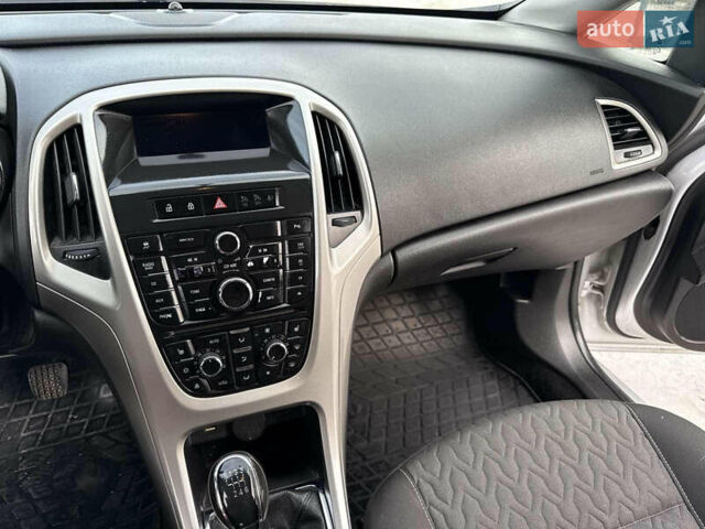 Серый Опель Астра, объемом двигателя 1.7 л и пробегом 264 тыс. км за 7200 $, фото 35 на Automoto.ua