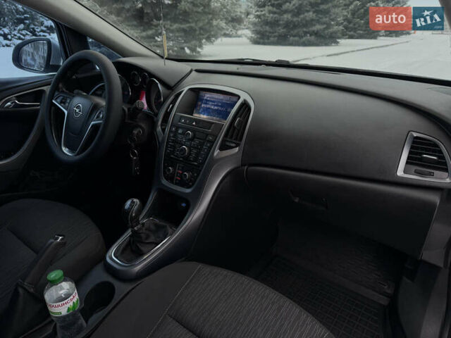 Серый Опель Астра, объемом двигателя 1.6 л и пробегом 147 тыс. км за 7800 $, фото 7 на Automoto.ua