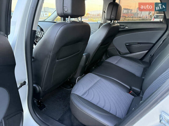 Серый Опель Астра, объемом двигателя 1.6 л и пробегом 290 тыс. км за 7700 $, фото 12 на Automoto.ua