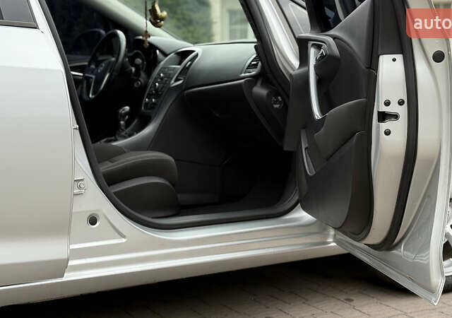 Опель Астра 2014 в Хмельницком на Automoto.ua Серый Опель Астра, объемом двигателя 1.6 л и пробегом 192 тыс. км за 7950 $, фото 10 на Automoto.ua