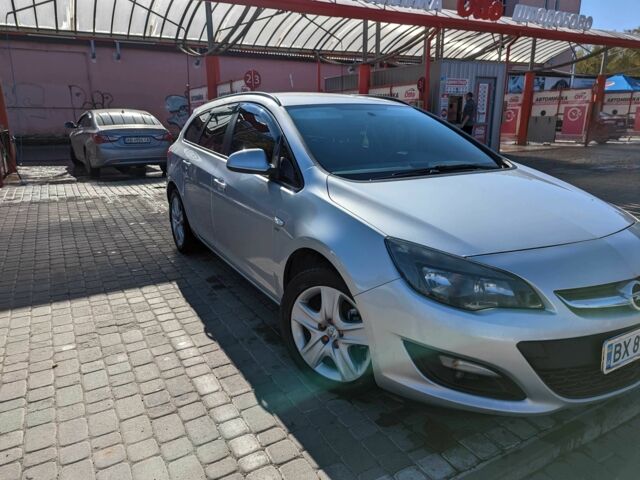 Серый Опель Астра, объемом двигателя 1.7 л и пробегом 170 тыс. км за 8900 $, фото 6 на Automoto.ua