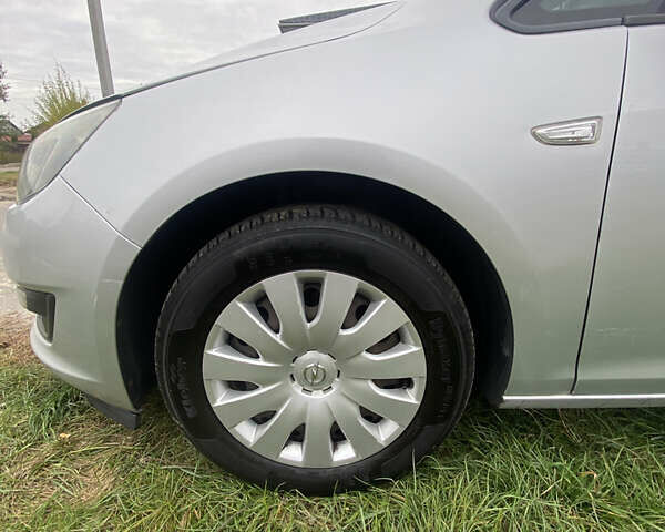 Опель Астра 2014 у Софіївська Борщагівка на Automoto.ua Сірий Опель Астра, об'ємом двигуна 1.6 л та пробігом 235 тис. км за 7500 $, фото 4 на Automoto.ua