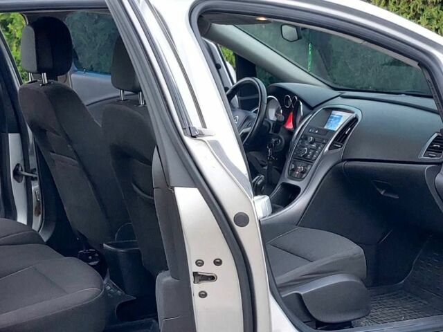 Серый Опель Астра, объемом двигателя 1.7 л и пробегом 246 тыс. км за 7300 $, фото 7 на Automoto.ua