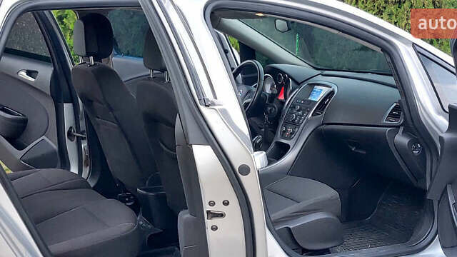 Серый Опель Астра, объемом двигателя 1.7 л и пробегом 246 тыс. км за 7300 $, фото 7 на Automoto.ua