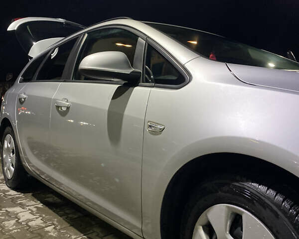 Серый Опель Астра, объемом двигателя 1.69 л и пробегом 213 тыс. км за 9400 $, фото 3 на Automoto.ua