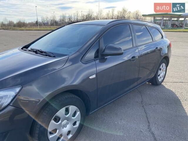 Серый Опель Астра, объемом двигателя 1.7 л и пробегом 250 тыс. км за 7100 $, фото 3 на Automoto.ua