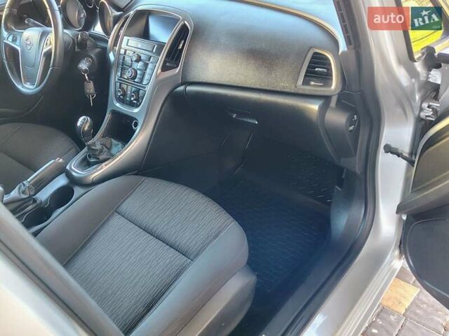 Опель Астра 2014 в Бориславе на Automoto.ua Серый Опель Астра, объемом двигателя 1.7 л и пробегом 238 тыс. км за 7300 $, фото 92 на Automoto.ua