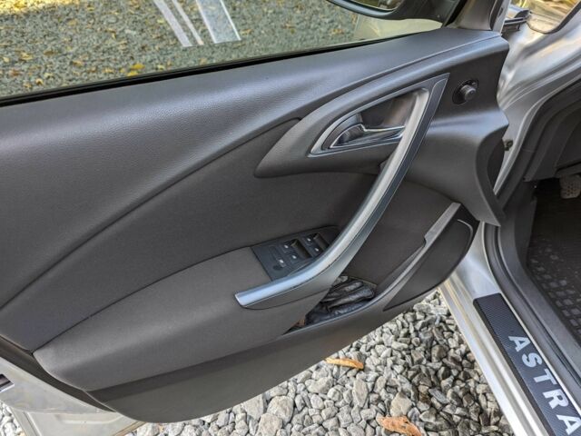 Серый Опель Астра, объемом двигателя 1.7 л и пробегом 170 тыс. км за 8900 $, фото 14 на Automoto.ua