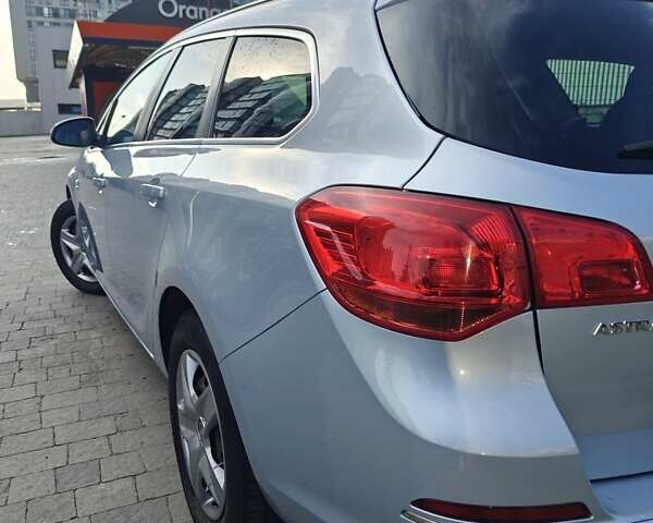 Сірий Опель Астра, об'ємом двигуна 1.7 л та пробігом 297 тис. км за 7800 $, фото 4 на Automoto.ua