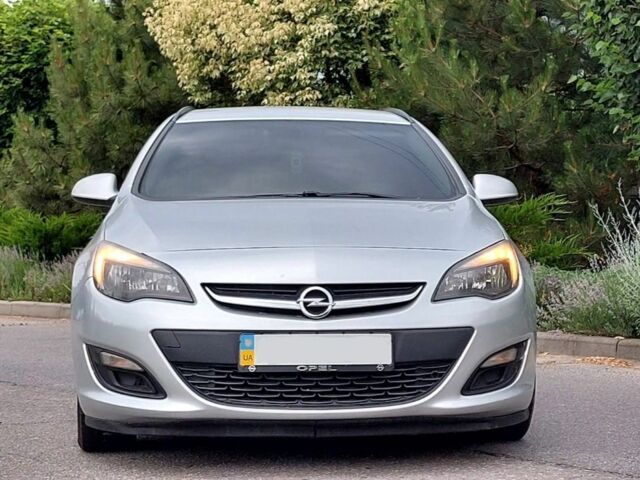 Серый Опель Астра, объемом двигателя 1.7 л и пробегом 246 тыс. км за 7300 $, фото 5 на Automoto.ua