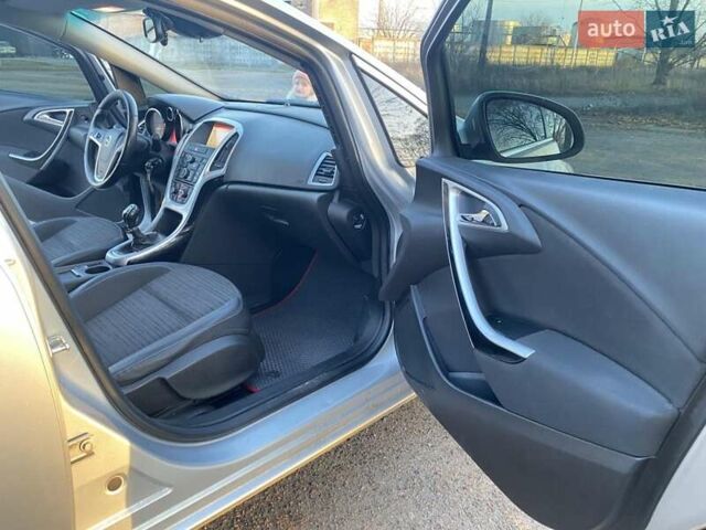 Серый Опель Астра, объемом двигателя 1.6 л и пробегом 300 тыс. км за 7700 $, фото 13 на Automoto.ua