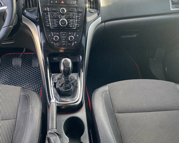 Серый Опель Астра, объемом двигателя 1.6 л и пробегом 165 тыс. км за 7700 $, фото 8 на Automoto.ua