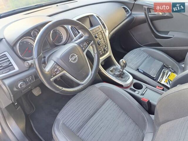 Серый Опель Астра, объемом двигателя 1.6 л и пробегом 240 тыс. км за 8650 $, фото 13 на Automoto.ua