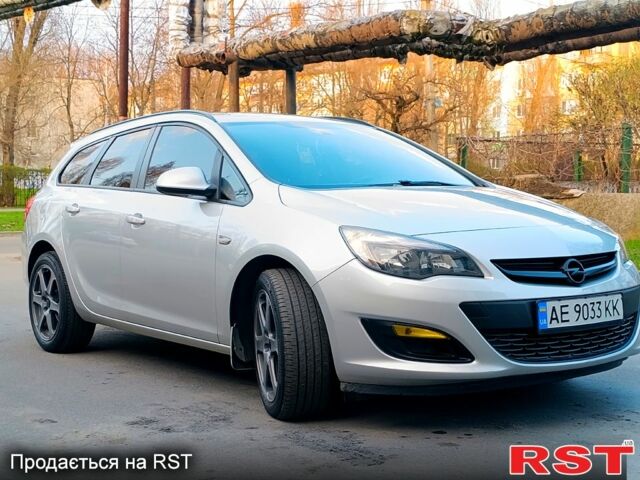 Серый Опель Астра, объемом двигателя 1.6 л и пробегом 180 тыс. км за 10000 $, фото 6 на Automoto.ua