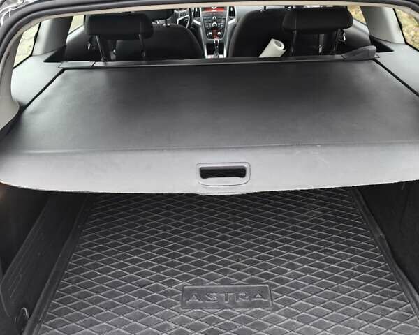 Серый Опель Астра, объемом двигателя 1.96 л и пробегом 276 тыс. км за 10000 $, фото 6 на Automoto.ua