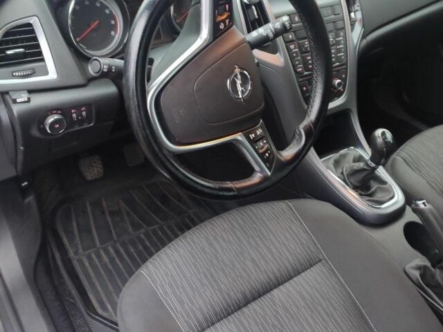 Серый Опель Астра, объемом двигателя 0 л и пробегом 268 тыс. км за 8000 $, фото 2 на Automoto.ua